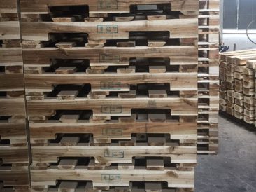 Pallet gỗ đố khuyết